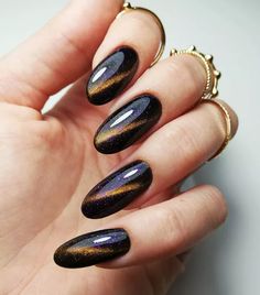 Cat-eye Nails Are Taking Over Our IG Feeds—Here Are 30 Ways to Wear the Trend Cat Eye Nail, Cat Eye Nails Polish, Ten Nails, Natural Nail Art, Eye Nails, Rose Gold Nails, Almond Nails Designs, Cat Eye Gel, Vacation Nails