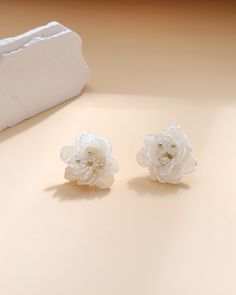 Designed In New York, Assembled in China Detailed & Delicate/Modern Design This Product is : - About 25mm in diameter - Sold as a pair We carefully select each Aeolus products to be quality guaranteed and fashionable. Please feel free to contact us if you have any questions. White Clip-on Flower Earrings, White Flower Clip-on Earrings, White Clip-on Flower Earrings For Gifts, Hammered Hoop Earrings, Pretty Earrings, Gorgeous Earrings, White Flower, Stud Earring, Daughter Love