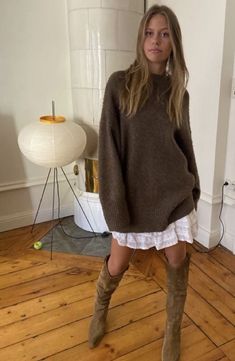 Thanksgiving Outfit Aesthetic, Thanksgiving Fits, Autumn Spices, Surfergirl Style, Brown Boots Outfit, Fall Boots Outfit, Nyc Summer, Skandinavian Fashion, Paris Mode