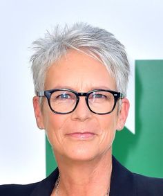 Straight Homecoming Hairstyles, Jamie Lee Curtis Haircut, Jamie Lee Curtis Hair, Grey Hair And Glasses, Woman With Glasses, Short Blonde Pixie, Lee Curtis, Super Short Hair