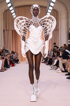 Fashion Inspired By Architecture, Winter Haute Couture, Fall 2022 Couture, Jean Paul Gaultier Haute Couture, Costume Carnaval, 2022 Couture, Fashion Design Classes, Space Fashion, Olivier Rousteing