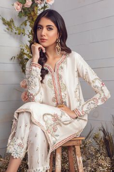 Ivory Dupatta, Pakistani Party Wear Dresses, Applique Work, Pakistani Party Wear, Eid Outfits, Festival Skirts, Sleeves Designs For Dresses, Designer Outfits, Simple Pakistani Dresses