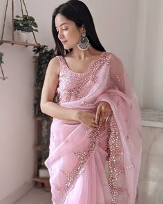 Silk Blouse Pattern, Baby Pink Saree, Pola Blus, Mirror Work Saree, Bridesmaid Saree, Gaun Fashion, Blouse Designs Indian, Party Wear Saree, Organza Sarees