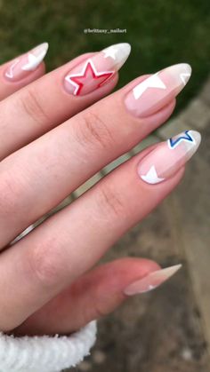 21 Patriotic 4th Of July Nail Ideas - Lauren Erro 4th Of July Nail Ideas, Watching Fireworks, 4th Of July Nails, Summery Nails, Red Nail Designs, July Nails