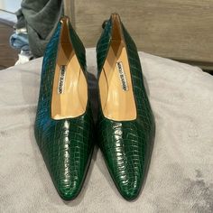 Manolo Blahnik Preowned Sz 39 Emerald Color Heels. Beautiful Condition See All Photos Emerald Heels, Manolo Blahnik Green, Shoes Manolo Blahnik, Color Heels, Blahnik Shoes, Manolo Blahnik Shoes, Emerald Color, All Photos, Manolo Blahnik