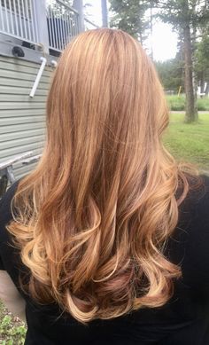 Honey Copper Hair With Blonde, Long Layered Hair Strawberry Blonde, Strawberry Blonde Glaze Hair, Ginger With Subtle Blonde Highlights, Honey Strawberry Blonde Hair Dark Roots, Gingery Blonde Hair, Dark Reddish Blonde Hair, Subtle Strawberry Blonde Highlights, Dark Blonde Red Hair