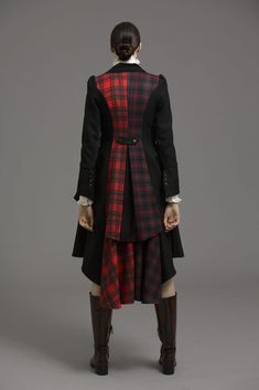 Tartan Coat, Tartan Clothing, Style Anglais, Frock Coat, Tartan Fabric, Baby Frocks Designs, Tartan Dress