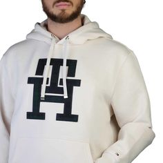 Élevez votre style et plongez-vous dans la qualité imbattable des sweats à capuche Tommy Hilfiger pour hommes de Guocali . Ces sweat-shirts pour hommes haut de gamme respirent le luxe, le confort et la sophistication, faisant passer votre jeu de mode au niveau supérieur. Libérez votre passion pour la mode haut de gamme et la praticité avec ces sweat-shirts essentiels pour hommes de Guocali . Avec des matières luxueuses et des designs raffinés, ces sweat-shirts offrent une combinaison parf Tommy Hilfiger Sweatshirt, Tommy Hilfiger Jeans, Tommy Hilfiger Man, Fashion Today, Polar Fleece, Solid Colour, White Hoodie, Model Height, Dress Brands