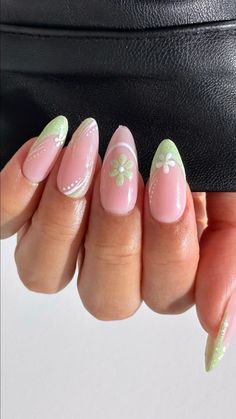 Discover 40 Trendy Acrylic Nails You Can't Get Around This Year! From summery nails to colourful nails, find the perfect look for every season. Embrace girly acrylic nails or keep it elegant with classy acrylic nails. Get inspired by spring acrylic nails and stylish acrylic nails coffin short designs. Whether you're looking for chic Valentine nails or timeless French tip acrylic nails, these trendy ideas will keep your manicure on point all year long! Short Almond Nails, Nail Looks