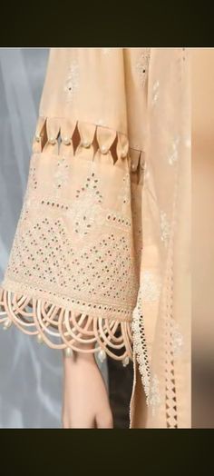 Latest Pakistani Sleeves Design, Hand Designs For Kurtis, Pakistani Sleeves Design, Pakistani Sleeves, Kurtis Pakistani, Unique Fashion Outfits, Simple Dress Casual, Beautiful Bridal Dresses