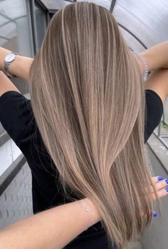 ash brown hair, dark blonde, bronde, light brown hair, balayage, blonde highlights, hair color ideas Blonde Light Brown Hair, Dark Ash Blonde Hair, Light Brunette Hair, Rambut Brunette, Summer Blonde Hair, Hair Blond