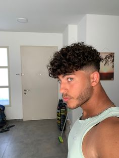 Mens Low Fade Curly Hair, Curl Men Hairstyles, Curl Hair Men Style, Men Curl Haircut Styles, Curly Hair Low Fade Men, Curl Haircut Men, Skin Fade Curly Hair Men, Type 3b Curly Hair Hairstyles Men, Textured Undercut Men