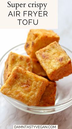 Crispy air fryer tofu in a glass serving dish. Tofu Air Fryer, Dinner Recipes Air Fryer, Tofu Ideas, Tofu Dinner Recipes, Tofu Dinner, Ways To Cook Tofu, Ella Vegan, Air Fryer Tofu, Recipes Tofu