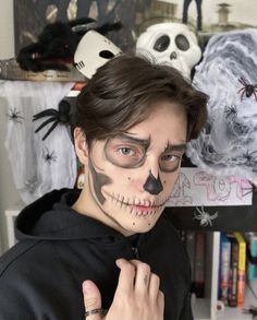 Make Up Catrin, Easy Skeleton Makeup Men, Skeleton Makeup Guy, Skeleton Makeup Boy, Men Makeup Halloween, Male Skull Makeup, Skeleton Eye Makeup, Make Up Halloween Hombre, Halloween Make Up Men