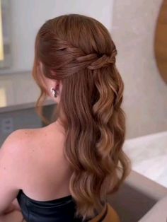 Hairstyle For Acquaintance Party, Grad Hairstyles For Long Hair Graduation, Hairstyle For Gala Night, Half Up Half Down Prom Hairstyles, Hairstyles For Gala Event, Evening Hairstyles For Long Hair, Winter Formal Hairstyles, Covering Grey Roots, Short Hair Bride