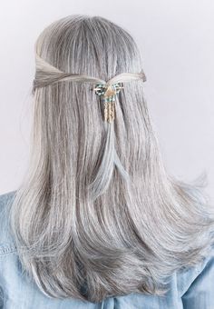 These are the absolute best 10 hairstyles for long gray hair in 2019. Check them out, start styling, and look amazing in just seconds! | Aging gracefully | long gray hair | Growing out gray hair | Gray hair ideas | Hairstyles for long gray hair | How to grow out gray hair | Gray natural hair Hair Half Updo, Lovely Hairstyles, Natural Hair Transitioning, Lilla Rose, Transitioning Hairstyles