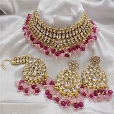 Gold Rodium Polish Pink and Majenta color Necklace in Metal Alloy studded with CZ Diamond, Pearl Luxury Pink Temple Jewelry Style Kundan Necklace, Luxury Pink Kundan Necklace In Elegant Style, Luxury Pink Kundan Necklace For Parties, Luxury Pink Kundan Necklace For Wedding, Luxury Pink Kundan Necklaces, Maroon Necklace, Reception Lehenga, Color Necklace, Metal Necklace