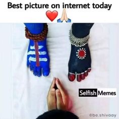 someone is holding their hands up to the foot of another person's feet, with text that reads best picture on internet today