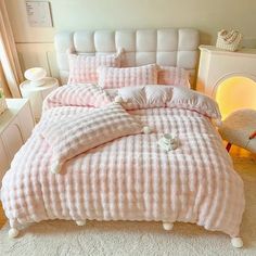 pastel pink faux fur fluffy plush bedding duvet cover set roomtery aesthetic room decor Princess Bedding Set, Textured Duvet Cover, Textured Duvet, Fluffy Bedding, Princess Bed, Winter Bedding, Full Bedding Sets, Double Duvet Covers, Fitted Bed Sheets