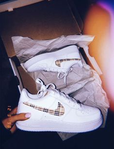 𝓟𝓲𝓷𝓽𝓮𝓻𝓮𝓼𝓽 | Ludic Life Kasut Nike, Nike Clothes, Nike Air Force 1 Custom, Nike Shoes Air Force, Adidas Zx