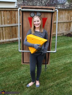 Mouse Trap Halloween Costume, Diy Mouse Costume, Diy Mouse Trap, Diy Halloween Costumes For Girls, 2017 Halloween Costumes, Diy Mouse, Old Halloween Costumes, Inka Williams, Halloween Costumes To Make