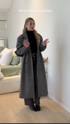 Kaban Outfit, Gray Coat Outfit Winter Style, Grey Coat Outfit, Old Money Winter, Modest Winter Outfits, Long Coat Outfit, Old Money Fashion, Money Fashion