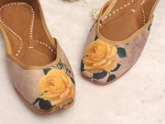 * Adorable yellow floral print flat shoes as shown above. * comfortable in wear. * Perfect for every occasion. * best in quality. * Handmade by me. * Material: Upper (Cloth) ; Lower (Leather) Please chose your size from the below chat. If you are not sure about your size, please let us know.We ll help you out. Sizes: - US 4.5 - EU 34 - 22.5 cms - US 5 - EU 35- 23cms - US 6 - EU 36- 23.5 cms - US 7- EU 37- 24 cms - US 7.5- EU 38- 24.5 cms - US 8.5- EU 39- 25 cms - US 9- EU 40- 25.5 cms - US 10- E Festive Spring Slip-on Flats, Spring Festive Slip-on Flats, Festive Slip-on Flats For Spring, Floral Flat Shoes, Shoes Ballet Flats, Boho Headpiece, Flower Flat, Gold Ballet Flats, Punjabi Jutti