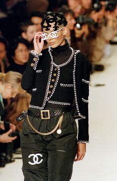 Vintage Chanel Runway, 90s Chanel, Moda Chanel, Chanel Fashion Show, Mode Tips, Chanel Runway, 90s Runway Fashion, Vintage Runway, Mode Chanel