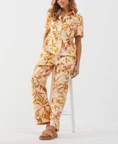 Great for a day out on the town with the girls or a dinner date, these ELLA Rafaella women’s wide leg pants are crafted from a luxuriously light and breathable linen blend fabric. The wide leg pants for women are covered with a paradise print that adds plenty of color and eye - catching tropical flair. The back of the waistband is elasticated to help ensure a flattering, comfortable fit, while pleats at the front add additional shaping and a stylish detail. Pockets at the front help to keep small essentials within easy reach while you’re out strolling. 55% Linen / 45% Viscose Petite Design Proportionally Fits And Flatters Smaller Frames Breathable Linen Blend Fabric Flattering Modern Fit Rise Sits Above The Natural Waistline Elasticated Back Waistband For A Customized Fit Functional Zip Fl Paradise Bird, Petite Pants, Dinner Date, Linen Shop, Wide Leg Pant, Dress Pant, Printed Linen, Dress With Cardigan, Denim Pant