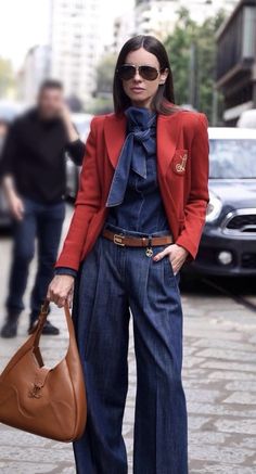 Outfit With Red Scarf, Burgandy Pants Outfits Work Fall, Milan Style, Mode Tips, Look Jean, Outfit Inspiration Fall, Casual Chic Outfit, Looks Chic, Blazer Outfits