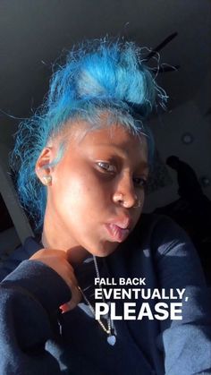 Blue Hair On Natural Hair, Blue And Blonde Skunk Stripe Hair, Blue Hair On Black Women Natural, Blue Hair On Light Skin, Light Blue Skunk Stripe Hair, Teal Natural Hair, Blue Hair Skunk Stripe, Light Blue Natural Hair, Dyed Curly Hair Blue