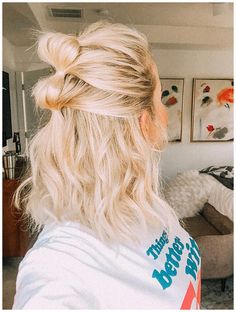 Rock Ponytail Hairstyles, Fun Ponytail Hairstyles Short Hair, Unique Hairstyles Short Hair, Inverted Ponytail Hairstyles, Twist Me Pretty, Short Hair Bubble Pony, Cute Messy Hair Styles, Bubble Ponytail Short Hair, Bubble Braid Hairstyles For Short Hair