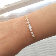 Minimalist, wearable and delicate 14k gold filled bracelet of two strands for everyday wearing.  Length: 6.3" (16cm) with 2" (5cm) 14k gold filled extensor chain. Width: 3 and 4 mm 14k gold filled beads and moonstone beads. Chain width: 0,66 mm 14k gold filled chain. Handmade in Spain.  Ideal for a gift to gold jewelry lovers. All our products are presented in a white organza bag.  ♡ Made with love in Valencia ♡ Layered Bracelet, Bracelet Friendship, Gold Armband, Beads Bracelet Design, Dainty Bracelet, Moonstone Beads, Healing Jewelry, Moonstone Jewelry, Layered Bracelets