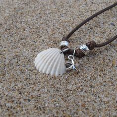 Handmade Beach-vives Sea Shell Necklace. Adjustable size. Handmade Shell Jewelry, Jewelry Mood Board, Sailing Rope, Daughter Of Poseidon, Surf Necklace, Homemade Necklaces, Sea Shell Necklace, Jewelry Ocean, Surf Jewelry