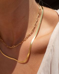 Affordable necklaces to layer! Our Layla herringbone necklace with our Athena chain. Acsesuares Aesthetic, Chain Layering, Herringbone Necklace Layering, Bijoux Aesthetic, Necklace Inspiration, Layering Necklaces, Herringbone Necklace, Gold Necklace Layered