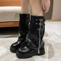 Farbe: Schwarz, Auburn; Schuhgröße: 35, 36, 37, 38, 39, 40 Knee High Chelsea Boots, High Chelsea Boots, Winter Shoe Trends, Heels Winter, Sheer Swimsuit, Shoes Trends, Swimsuit Design, Winter Shoes, Mid Heel