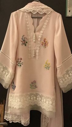 Style Outfits Summer, Summer Vibes Aesthetic, Aesthetic Summer Outfits, Lace Suit, Lace Dress Design, Latest Dress Design, Pakistani Fancy Dresses