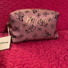 Adorable Minnie Mouse Makeup Bag Nwt!! Minnie Mouse Makeup, Mouse Makeup, Minnie Mouse Bag, Danielle Nicole Disney, Disney Mickey Ears, Leather Makeup Bag, Disney Bags, Large Cosmetic Bag, Vintage Mickey Mouse