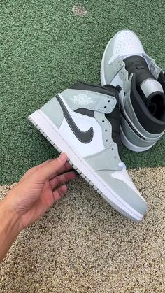 Best Summer Shoes, Shoes Inspiration, Shoes Wallpaper, Cute Nike, White Nike Shoes, Nike Shoes Girls, Nike Fashion Shoes