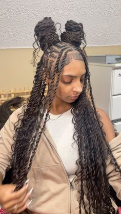 Instagram Fulani Boho Island Twist, Bohieman Twist Hairstyle, Pretty Hair Styles Braids, Styles For Medium Knotless Braids, Fulani Island Twist, Quick Natural Hair Styles Protective, Cute Braids Styles, Weave Braids Hairstyles, Medium Fulani Braids