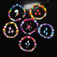 My Little Pony Kandi Bracelets Bracelets Kawaii, Pinkie Pie Fluttershy, Rainbow Dash Pinkie Pie, Pulseras Kandi, Diy Kandi Bracelets, Kawaii Rainbow, Pony Bead Bracelets, Diy Kandi, Kandi Kid