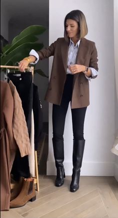 Fall Office Outfits 2024, Chicago Work Outfits, Corporate Lunch Outfit, Winter Business Outfits Cold Weather, Work Outfits Women Office Winter Boots, Boss Babe Outfits Classy, Cold Office Outfit, Classy Leggings Outfit, Winter Business Casual Outfits Cold Weather Office Wear