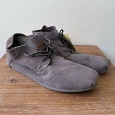 Brand New, Never Worn! Comfy And Classic Moccasin Boot Medium Gray Suede, Leather Laces, Rubber Outsole Casual Low-top Suede Moccasins, Casual Suede Moccasins With Round Toe, Casual Suede Closed Toe Moccasins, Casual Suede Lace-up Moccasins, Casual Lace-up Suede Moccasins, Casual Lace-up Moccasins With Leather Footbed, Casual Leather Walking Shoes With Soft Sole, Casual Leather Lace-up Moccasins, Casual Everyday Moccasins For Fall