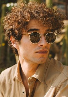 Stylish Glasses For Men, Round Sunglasses Men, Dapper Mens Fashion, Gentlemen's Club, Circle Sunglasses, Best Sunglasses, Round Sunglasses Vintage, Mens Fashion Blog, Stylish Glasses