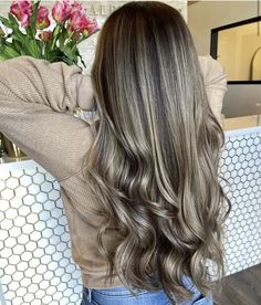 Blonde And Dark Brown Balayage, Hair Color For Dark Hair With Highlights, Money Pice Blond Hair, Hair Dye Ideas For Light Skin, Bright Highlights On Dark Hair, Full Head Of Highlights On Dark Hair, Ashy Brunette Highlights, Baby Lights Beige, Root Touch Up Blonde Highlights