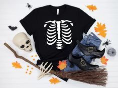 Skeleton T-shirt Skeleton Torso Shirt Happy Halloween Shirt - Etsy Bangladesh Pregnant Halloween Shirt, Halloween Pregnancy Shirt, Halloween Pregnancy Announcement, Bat Shirt, Happy Halloween Shirt, Skeleton T Shirt, Pregnant Halloween, Halloween Mummy, Skeleton Shirt