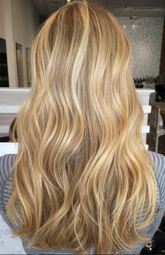 beige and gold honey blonde highlights Golden Blonde Honey Hair, Hair Color Blonde Honey Golden Brown Summer Caramel Highlights, Warm Blonde Hair Color Honey Caramel, Golden Honey Blonde Hair, Caramel Honey Blonde, Rubio Natural, Wheat Blonde, Hair Caramel, Warm Blonde Hair