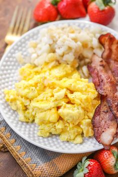 bacon, scrambled eggs and strawberries on a plate