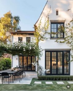 Modern Spanish Home Design, Spanish Home Inspiration, Los Angeles House Aesthetic, Connecting Houses, Modern Spanish Architecture, Modern Spanish Exterior, Mediterranean Home Exterior, Modern Spanish House Exterior