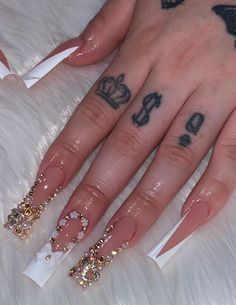 Nails Full Of Charms, White Birthday Nails Acrylic, Acrylic Nails With Gold Rhinestones, Gold Blinged Out Nails, Gold Bday Nails, Cute Junk Nails, Medium Bling Nails, White And Gold Birthday Nails, Nails Acrylic With Gems